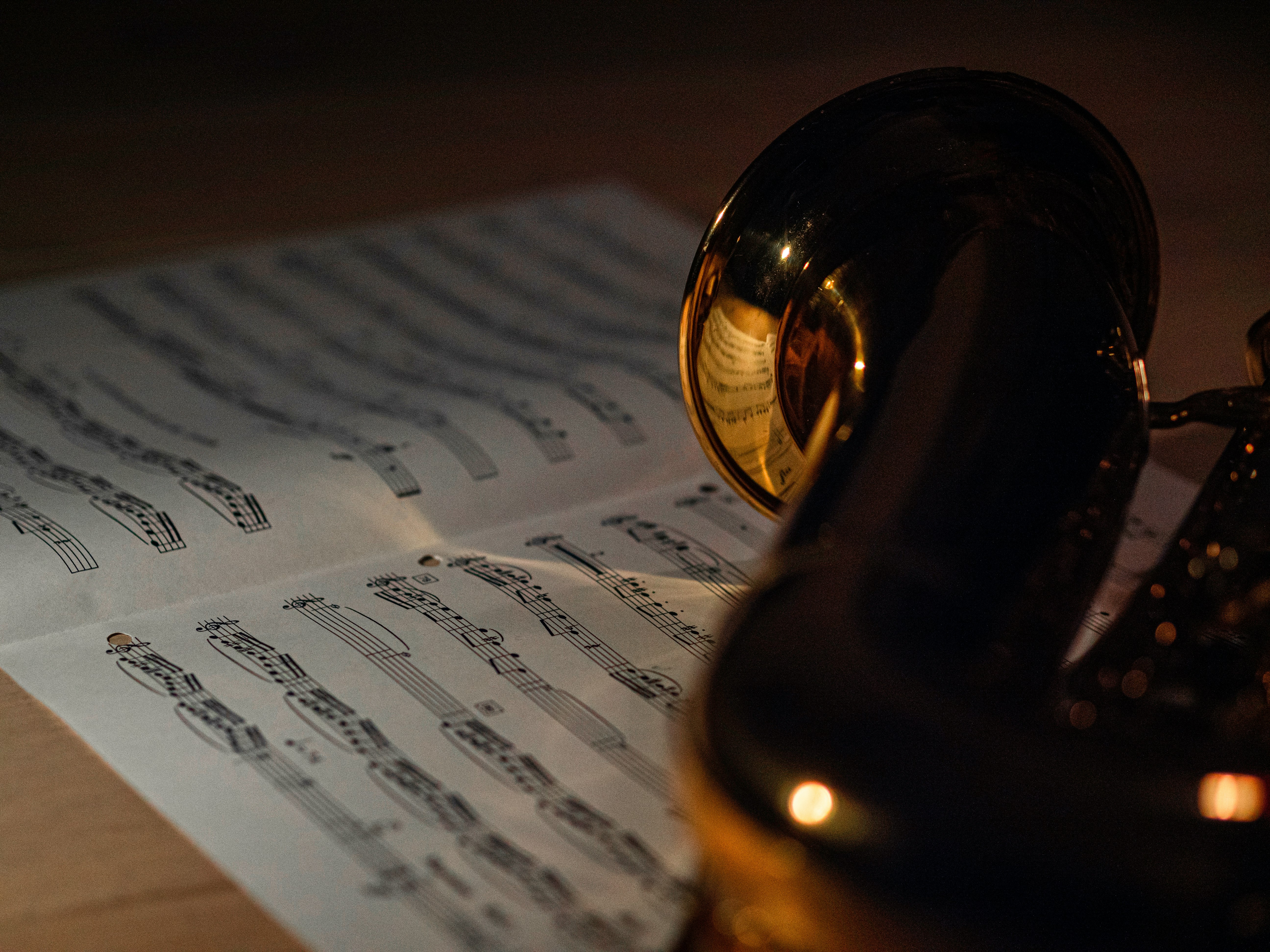 musical notes on brown wooden table